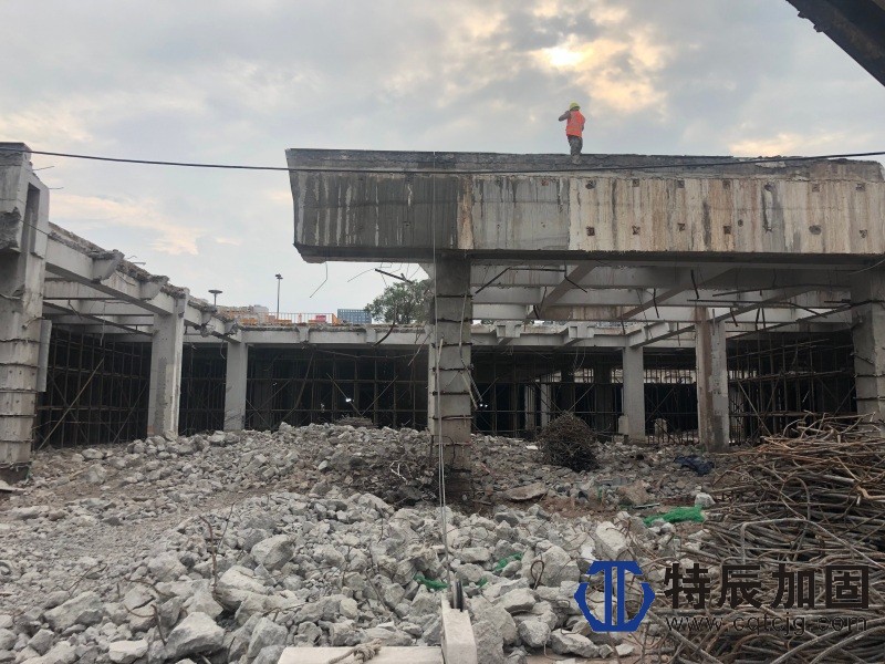 6建筑拆除绳锯切割5.jpg