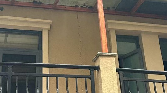 别墅隔层改建后为什么开裂漏水：璧山别墅改造后遗症诊断